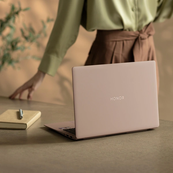Редактор Woman.ru устал таскать тяжести и выбрал быть счастливым: обзор облегченного ноутбука HONOR MagicBook Art 14 | woman.ru