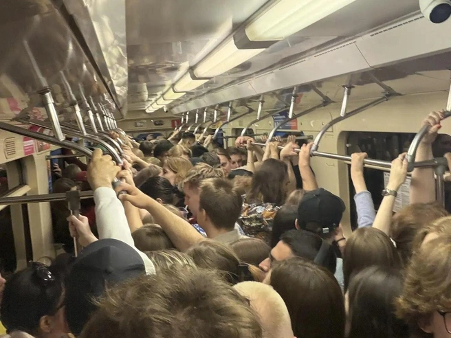 Обстановка внутри вагона метро | Источник: Дарья Манохина / E1.RU