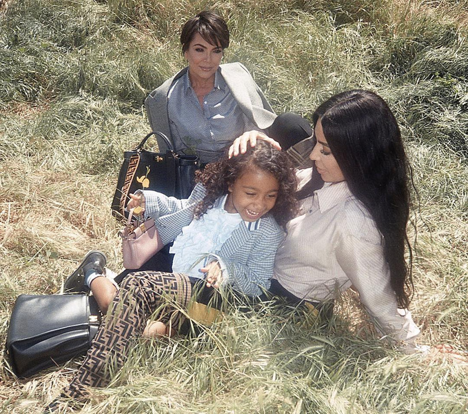 Пятилетняя дочь Ким Кардашьян и Канье Уэста провела свой первый модный показ