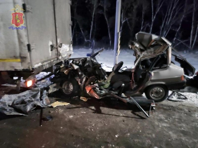 В страшной аварии с участием легковушки и грузовика на трассе «М7 Волга» погибли пятеро | Источник: УМВД по Владимирской области