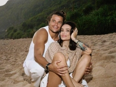 Айза выходит замуж в третий раз: жених моложе нее на 10 лет