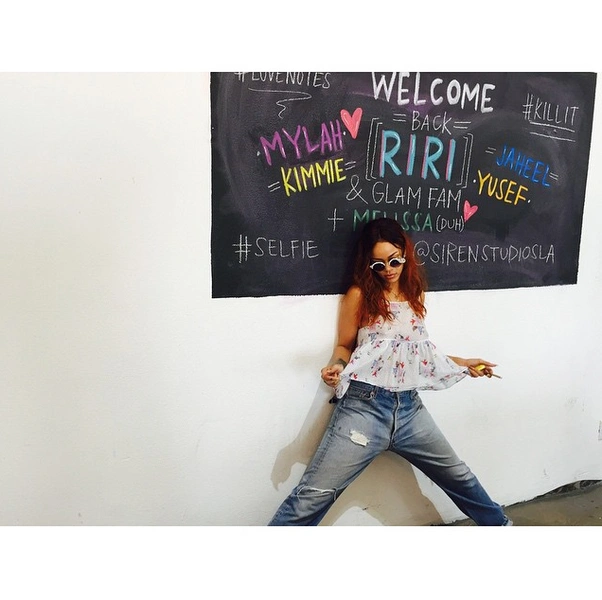 Источник: @badgalriri