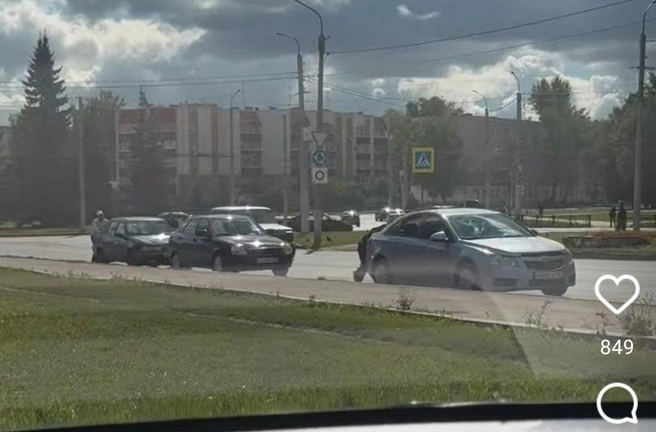 Девушка удивилась, как такое возможно | Источник: скрин видео aliyashkamur / Instagram (экстремистская организация, деятельность запрещена на территории РФ)