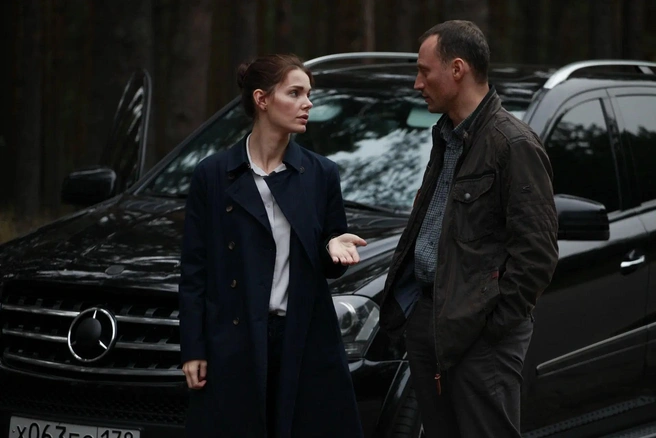 Источник: кадр из сериала «Ворона» (16+), реж. Ольга Ангелова, Евгений Сосницкий, Алёна Михайлова, 2018–2022 годы