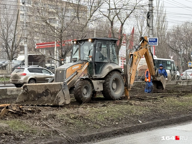 За неделю подрядная организация разобрала довольно большой участок трамвайных путей | Источник: Сергей Петунин / 164.RU