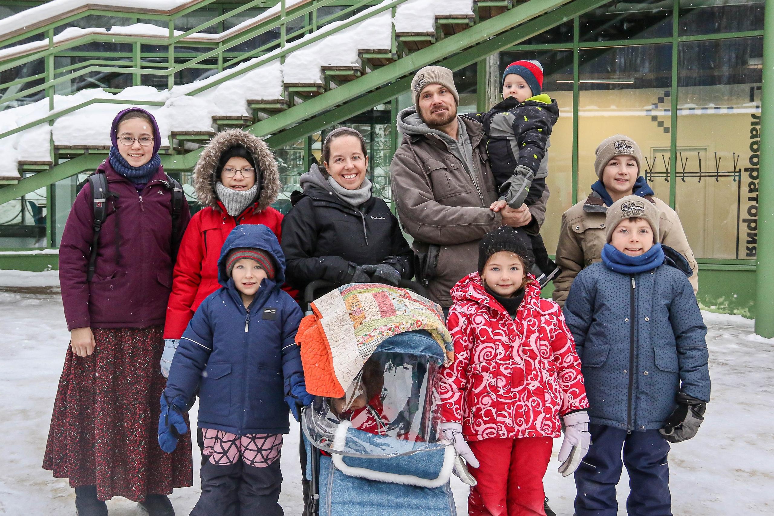 Семья из Канады с 8 детьми переехала в деревню Нижегородской области - 1  февраля 2024 - НН.ру