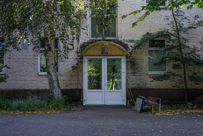 Директор частной школы в Омске опроверг обвинения Минобра