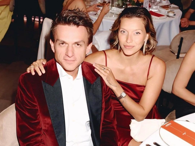 Один из супругов строит карьеру, а второй тоскует по вниманию — сценарий, знакомый не только звездным семьям | Источник: vladtopalovofficial / Instagram (экстремистская организация, деятельность запрещена на территории РФ)