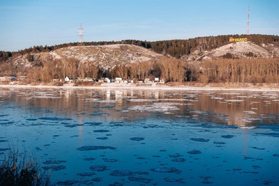Томь вскрылась на юге Кузбасса: водные угрозы для жителей