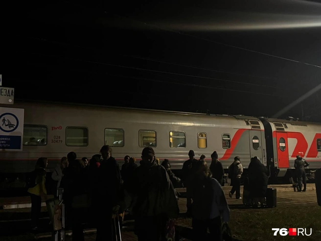Поезд остановился примерно за 20 минут до конца пути | Источник: читатель 76.RU