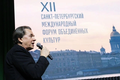 Эрнст сравнил отношения с платформами с пьющим братом