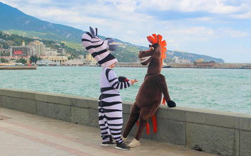 «Никаких жалоб на нас нет»: в городах России активизировались вымогатели в костюмах животных