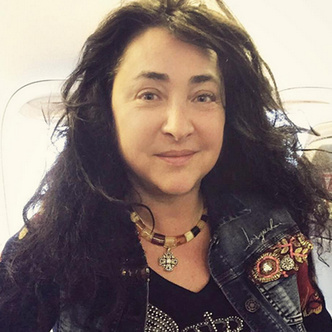 53-летняя Лолита не скрывает пластику
