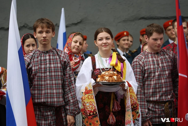 Участников десанта на Речном вокзале встречали как могли радушно | Источник: Константин Завриков / V1.RU