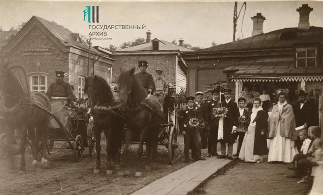 Свадьба мещан из села Верхние Муллы, начало ХХ века | Источник: Госархив Пермского края
