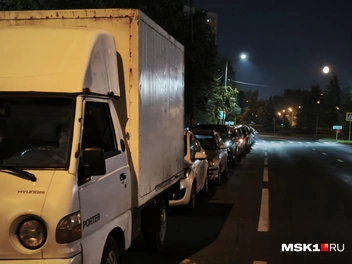 Некоторые водители полностью откидывали спинки кресел | Источник: Михаил Мечев / MSK1.RU
