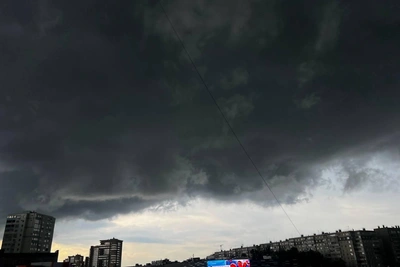 Грозовые тучи над Челябинском: кадры и прогноз