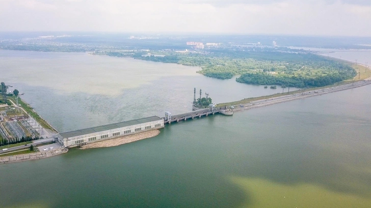 Плотина Новосибирской ГЭС. Это единственная гидроэлектростанция на Оби | Источник: Collection Maykova/Shutterstock/Fotodom.ru