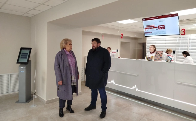 После осмотра Галина Михайлова подчеркнула, что в аптеке внедрены все принципы бережливого производства | Источник: НОФ