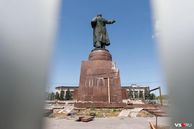Горожане всерьез переживали, что из-за реставрации письмо может не дойти в будущее или оказаться поврежденным | Источник: Алексей Волхонский / V1.RU