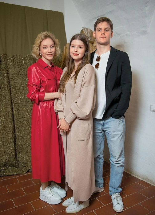 Марина Зудина с сыном Павлом и дочерью Марией | Источник: Роман Кузнецов
