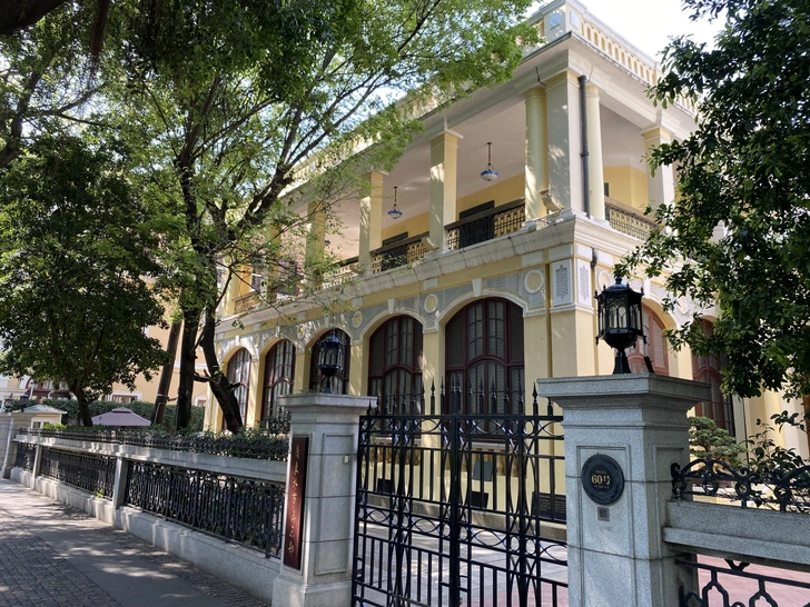Здание бывшего Contone Club, 1868. | Источник: Илья Барковский