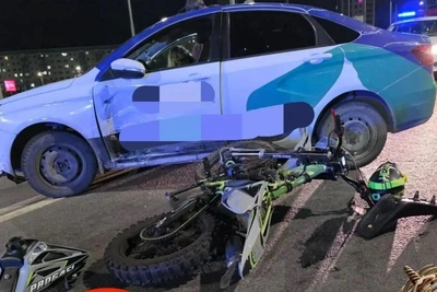 В Уфе автомобиль сбил 17-летнего мотоциклиста на выезде с АЗС