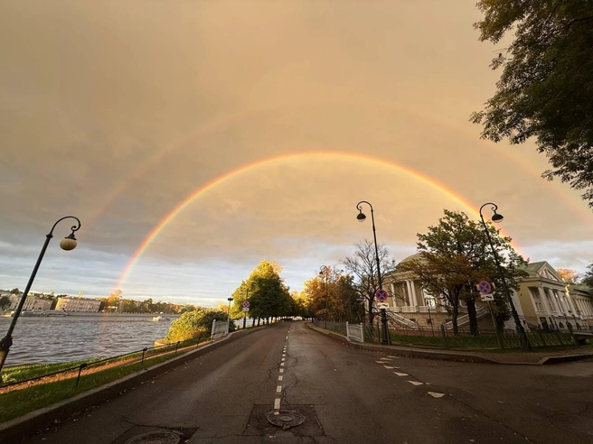Двойная радуга появилась над Петербургом | Источник: FONTANKA.RU