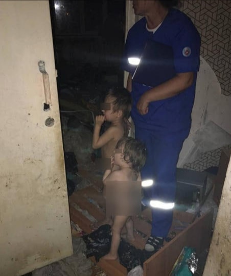 Двоих голых детей-маугли нашли среди гор мусора в Ульяновске