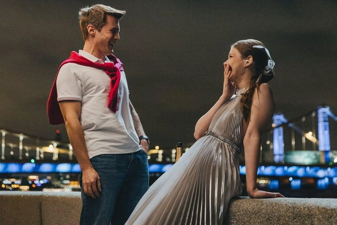 В качестве декораций — шикарные виды Москвы | Источник: кадр из сериала «Москва слезам не верит. Всё только начинается» (16+), реж.: Жора Крыжовников, Ольга Долматовская, студии «Водород», «НМГ Студия», 2025 год