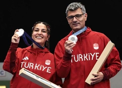 Керем Бюрсин? Нет, Юсуф Дикеч — новый турок-краш