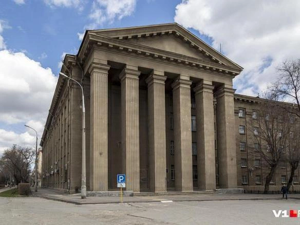 Компания требует оплаты выполненных работ, но чиновники отказываются платить из-за ареста счетов. | Источник: Константин Завриков / V1.RU