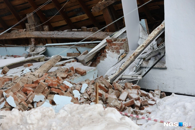 На месте лежит груда кирпичей | Источник: Александр Ощепков / NGS.RU