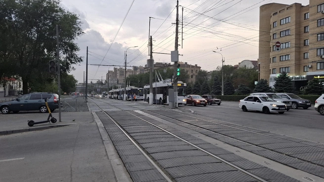 Старые «Тролзы» стройным рядом выстроились у обочины | Источник: Крылов Тимофей / V1.RU
