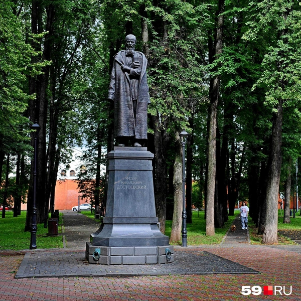 Памятник Достоевскому | Источник: Ирина Тропина / 59.RU
