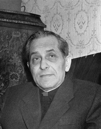 Советский писатель и сатирик Михаил Зощенко в начале 1950-х годов. | Источник: Sovfoto/Getty Images