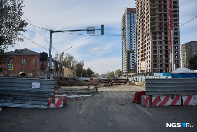 На Титова теплосети ремонтируют практически каждый год  | Источник: Александр Ощепков / NGS.RU