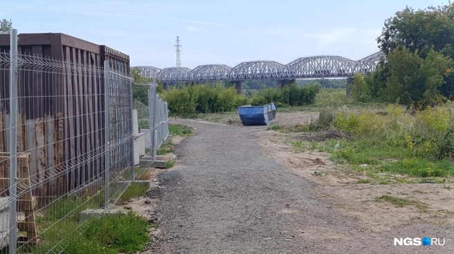 Дорожка к спуску к реке | Источник: Стас Соколов / NGS.RU