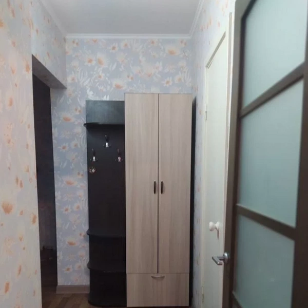 Коридор | Источник: Алексей / avito.ru / avito.ru/omsk/kvartiry/1-k._kvartira_42_m_410_et._2926791366