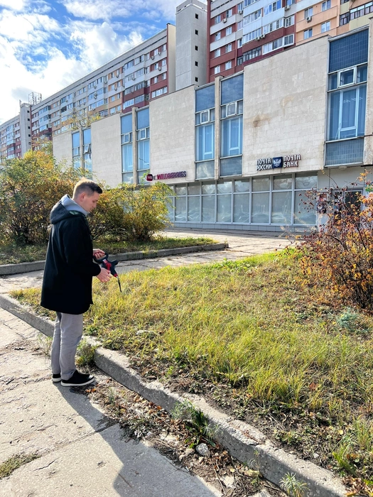 Ринат Хамматов прикидывает, с чего лучше начать | Источник: «ТРИ Е: Процветающий Тольятти» / vk.com