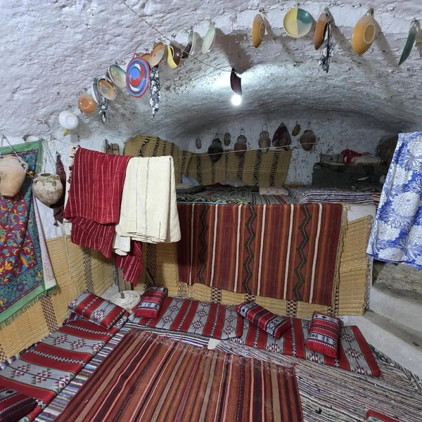 «Городок хоббитов» и подземный дом на 8 семей в пустыне: россиянин рассказал, зачем стоит лететь в Ливию