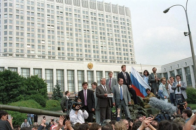 Речь Ельцина с танка | Источник: Кузьмин Валентин, Чумичев Александр / ТАСС