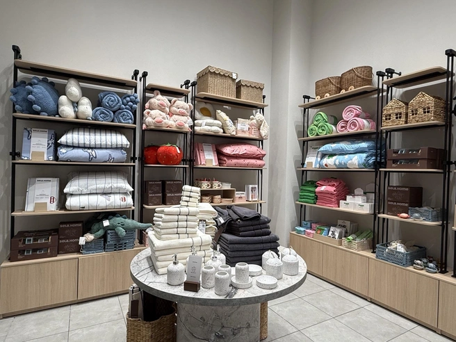 Также в продаже есть игрушки и текстиль  | Источник: ТРЦ «Планета»