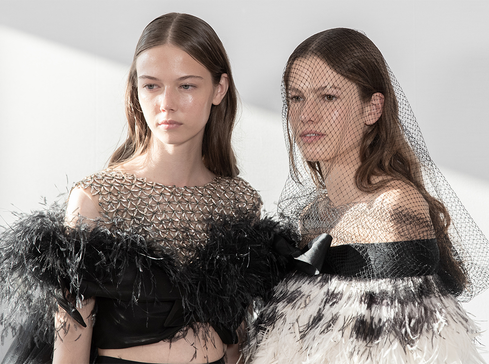 Все было так, пока не стало иначе: Giambattista Valli Couture FW18-19 | marieclaire.ru