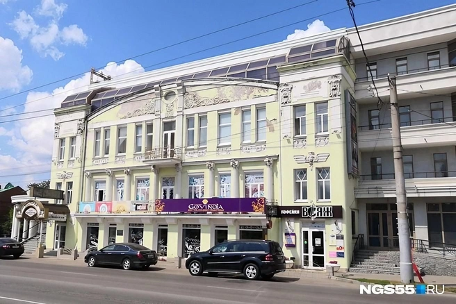 Так выглядит доходный дом Соломона Кадыша, сейчас в нем располагается ресторан | Источник: Олеся Шулицкая / NGS55.RU