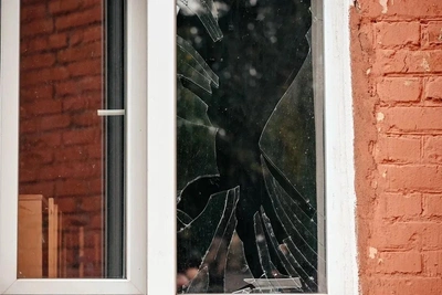 Ракетный удар по Таганрогу: пожары и разрушения