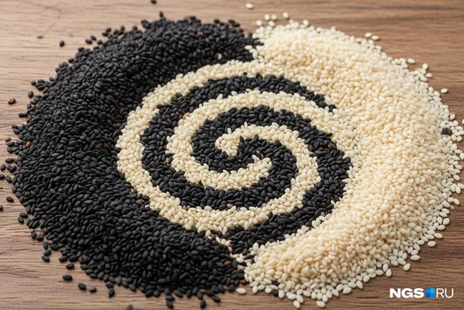 Черный кунжут сохраняет всю природную структуру, богат витаминами, кальцием, железом, магнием, цинком и марганцем. Белый кунжут легче для желудка | Источник: Юрий Орлов / Городские медиа