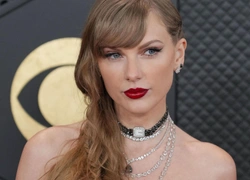 In her bridal era: Тейлор Свифт и ее «свадебный» маникюр