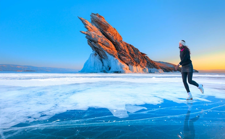 Красивую фотосессию на зимнем Байкале смогут устроить себе не все | Источник: muratart/Shutterstock/Fotodom.ru