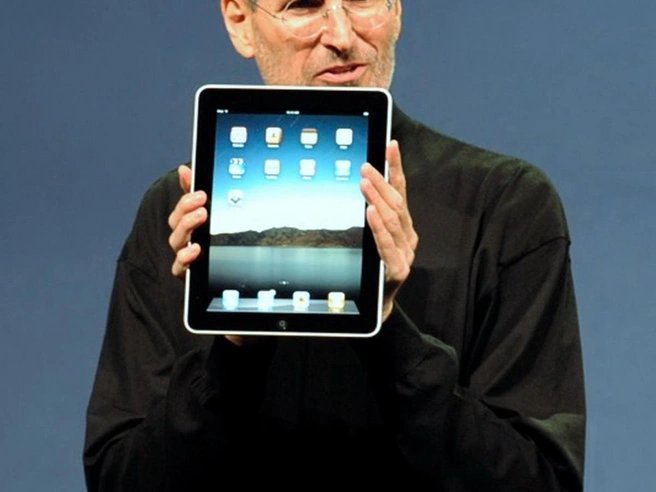 Стив Джобс представляет iPad на Macworld 2010. | Источник: Мэтт Бьюкенен / wikimedia / CC BY 2.0
